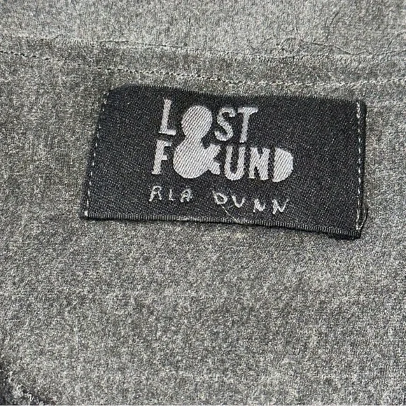 Lost & Found Ria Dunn Women’s Sz M Gray Black Wearable Art Silk Short Sleeve Top